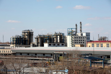 石油化工产业中的关键角色 化工设备的技术发展与挑战